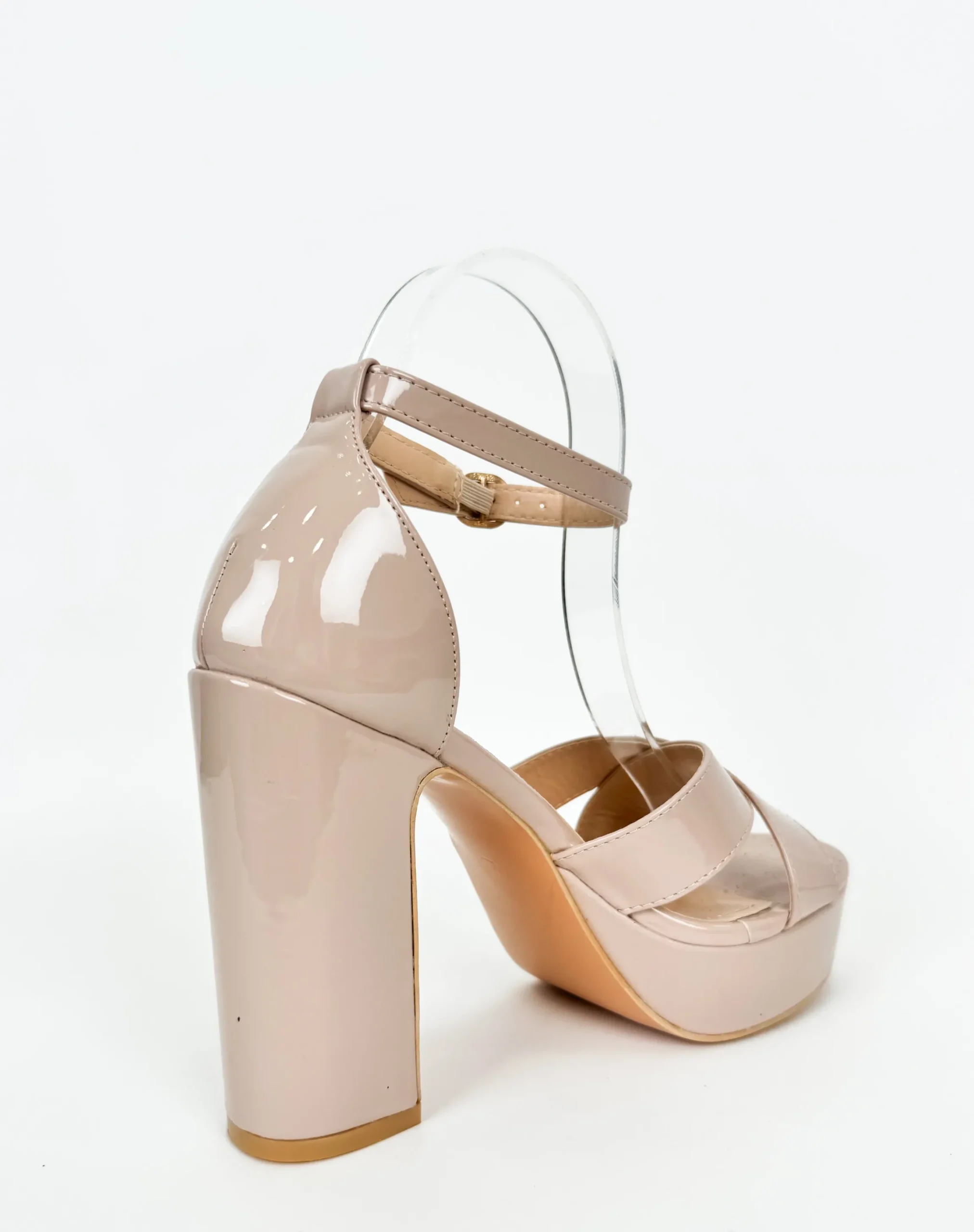 Sandalia plataforma charol nude