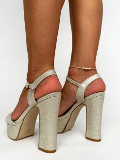Sandalia plataforma glitter dorada