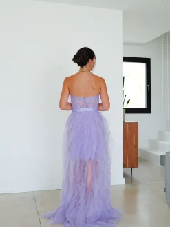 Vestido corsé encaje volantes lila