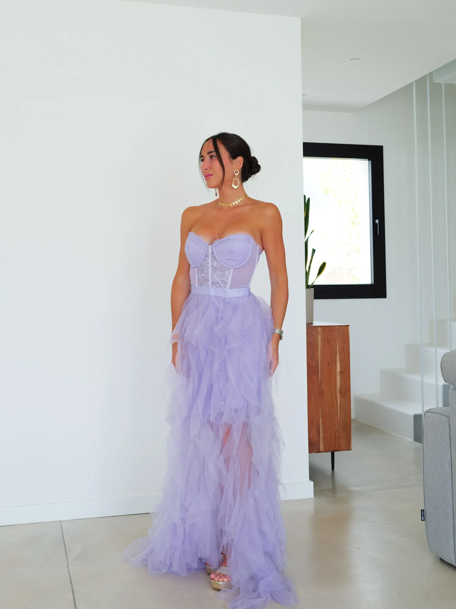 Vestido corsé encaje volantes lila