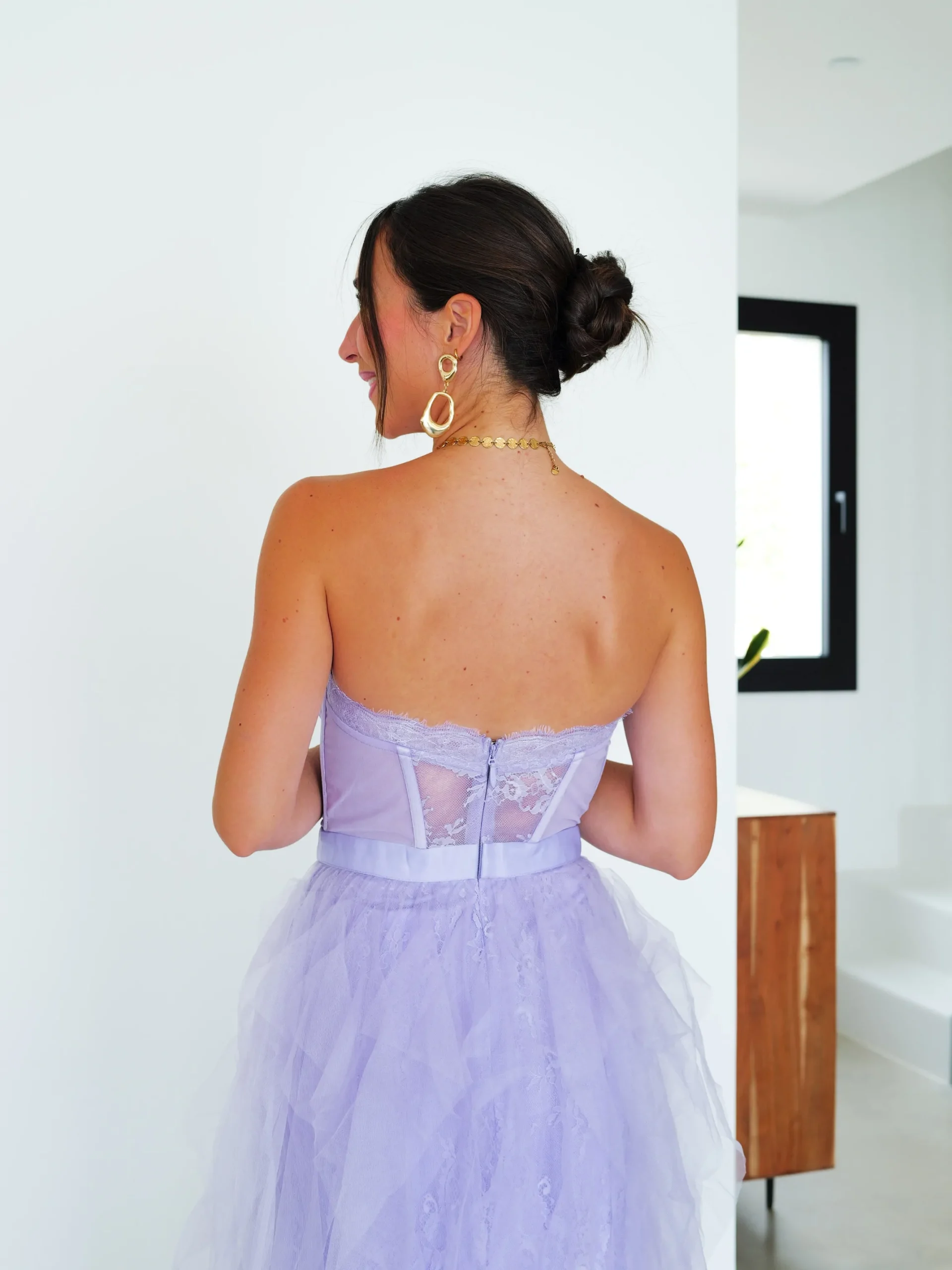 Vestido corsé encaje volantes lila