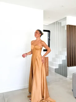 Vestido corse palabra dorado