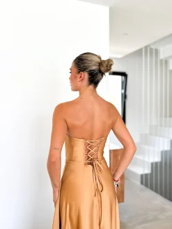 Vestido corse palabra dorado