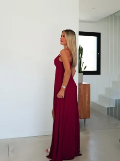 Vestido crepe pico burdeos