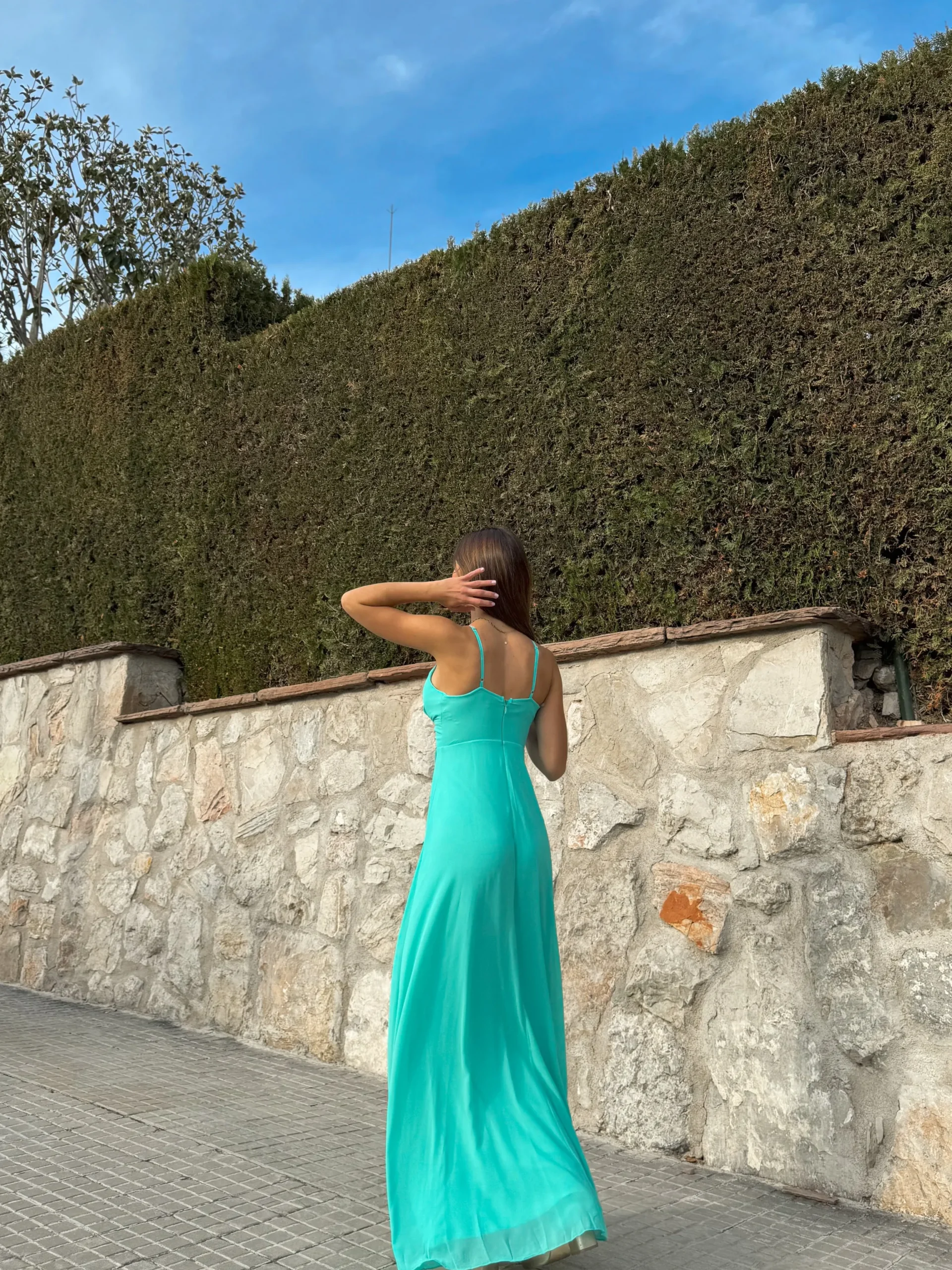 Vestido crepe pico turquesa