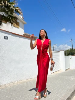 Vestido escote lazo rojo