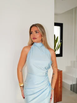 Vestido halter espalda lazo celeste