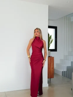 Vestido halter espalda lazo burdeos