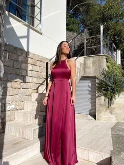 Vestido halter raso burdeos