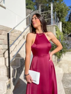 Vestido halter raso burdeos