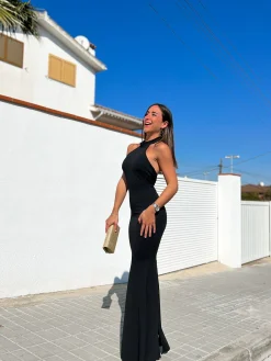 Vestido halter sirena negro