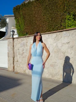 Vestido largo halter cascada cielo