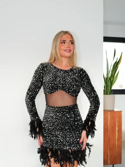 Vestido mangas glitter plumas plata