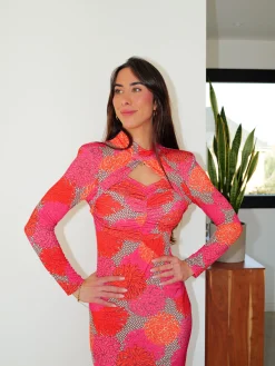 Vestido midi abertura flores rosa