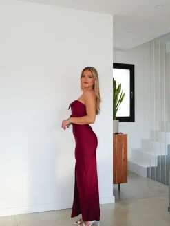 Vestido midi cut escote lazos burdeos