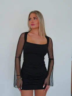 Vestido mini mangas tulle negro