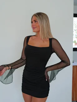 Vestido mini mangas tulle negro