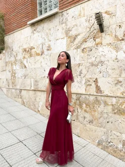Vestido tulle manga vino