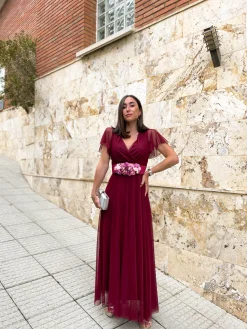 Vestido tulle manga vino
