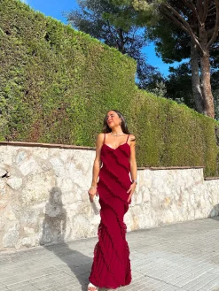 Vestido volantes crepe burdeos