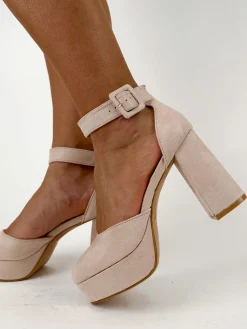 Zapato cerrado ante beige