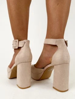 Zapato cerrado ante beige