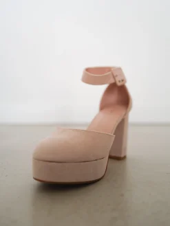 Zapato cerrado ante beige