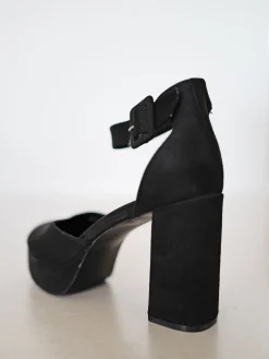 Zapato cerrado ante negro
