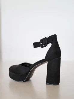 Zapato cerrado ante negro